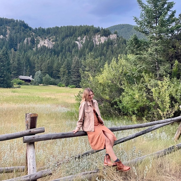 Meet Your Posher: Jessie G - Picture 3 of 12